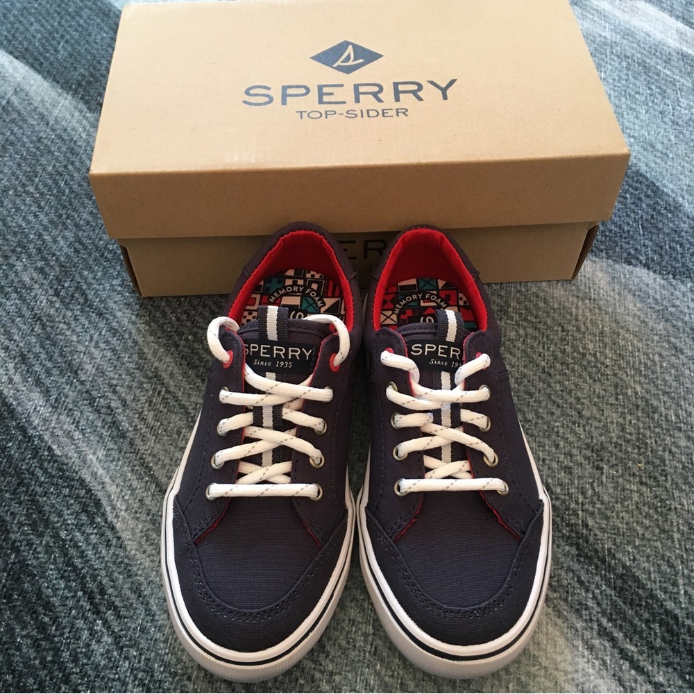 NWT IOB Sperry Size 12.5 Trysail Sneaker in Navy